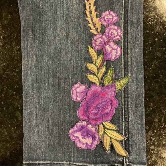 Floral heat set Appliqué PURPLE ROSES flowers vine rose EMBROIDERED set of 2 - Picture 4 of 4